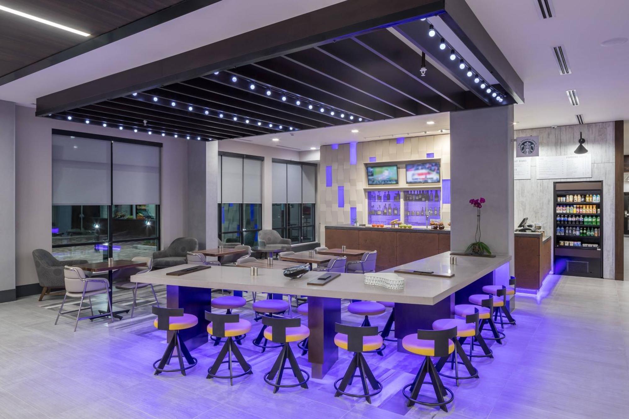 Отель Courtyard By Marriott Houston Heights/I-10 Экстерьер фото