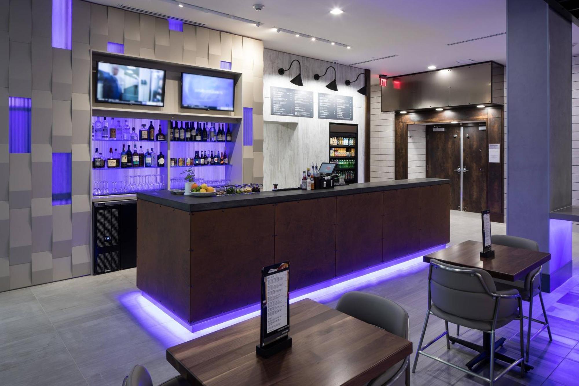 Отель Courtyard By Marriott Houston Heights/I-10 Экстерьер фото