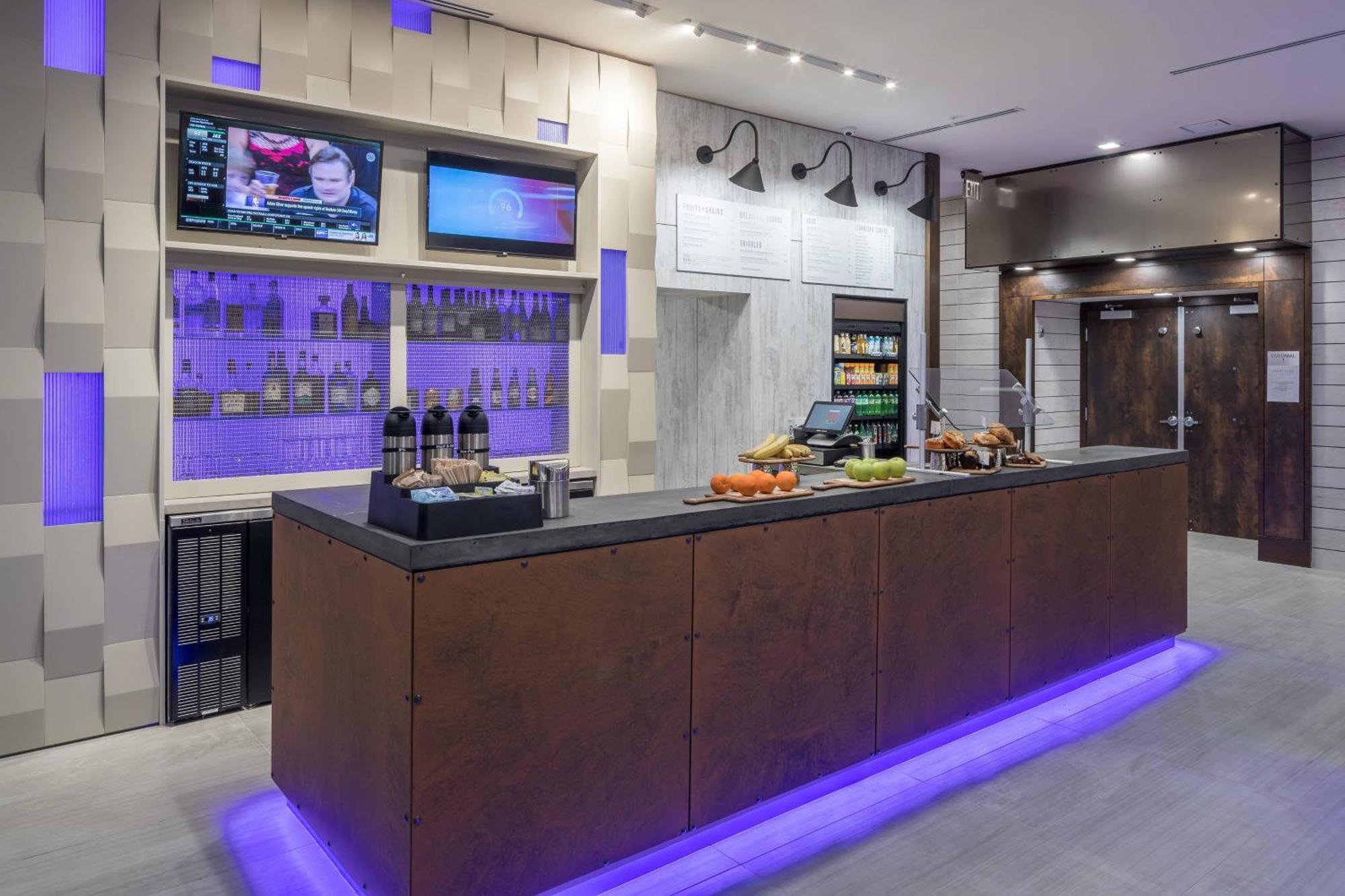 Отель Courtyard By Marriott Houston Heights/I-10 Экстерьер фото