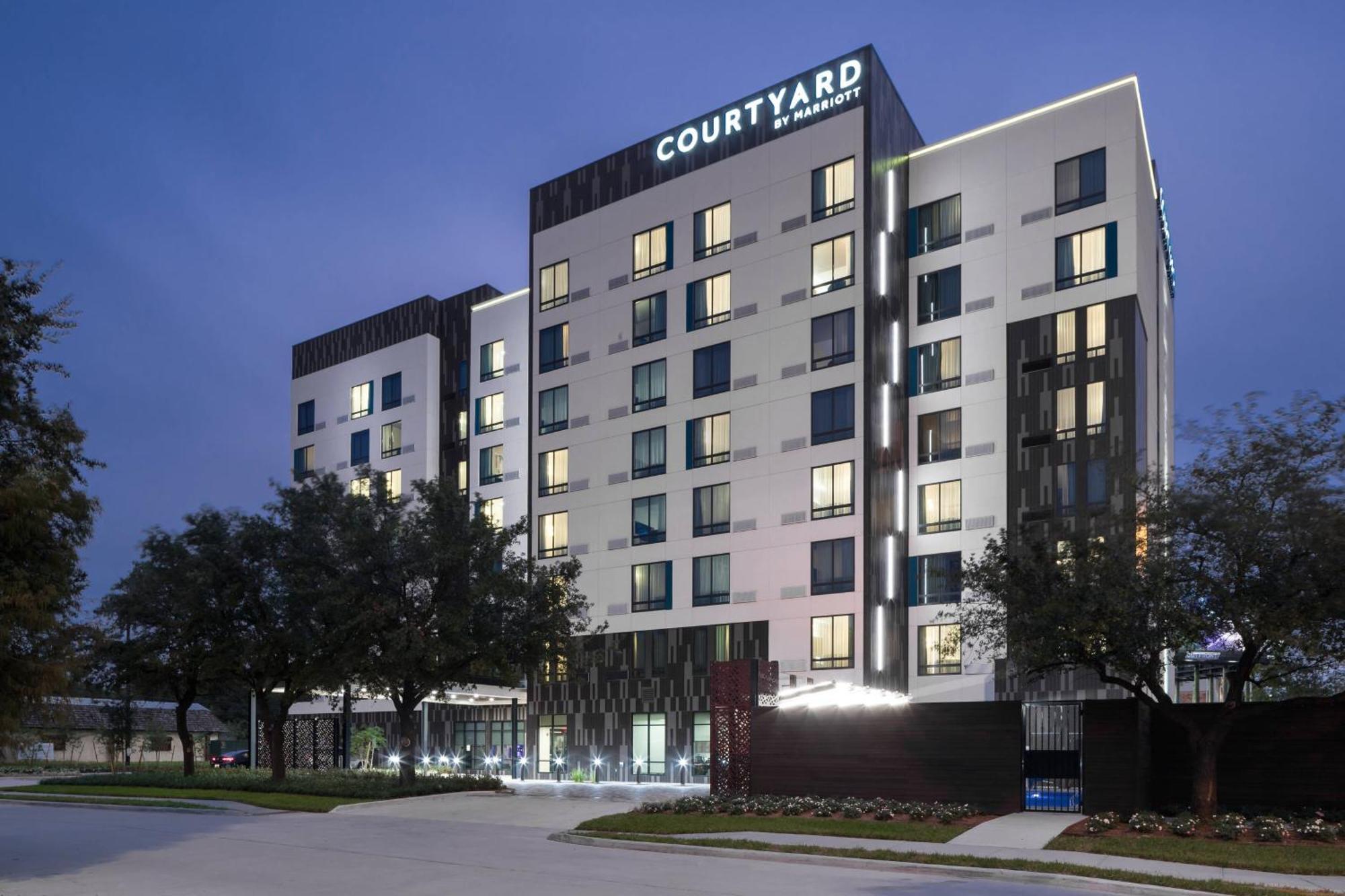 Отель Courtyard By Marriott Houston Heights/I-10 Экстерьер фото