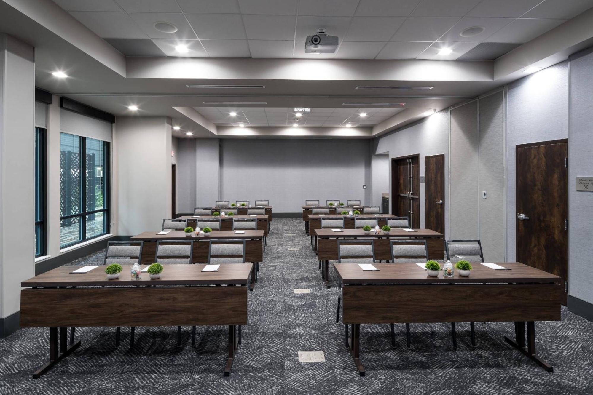 Отель Courtyard By Marriott Houston Heights/I-10 Экстерьер фото