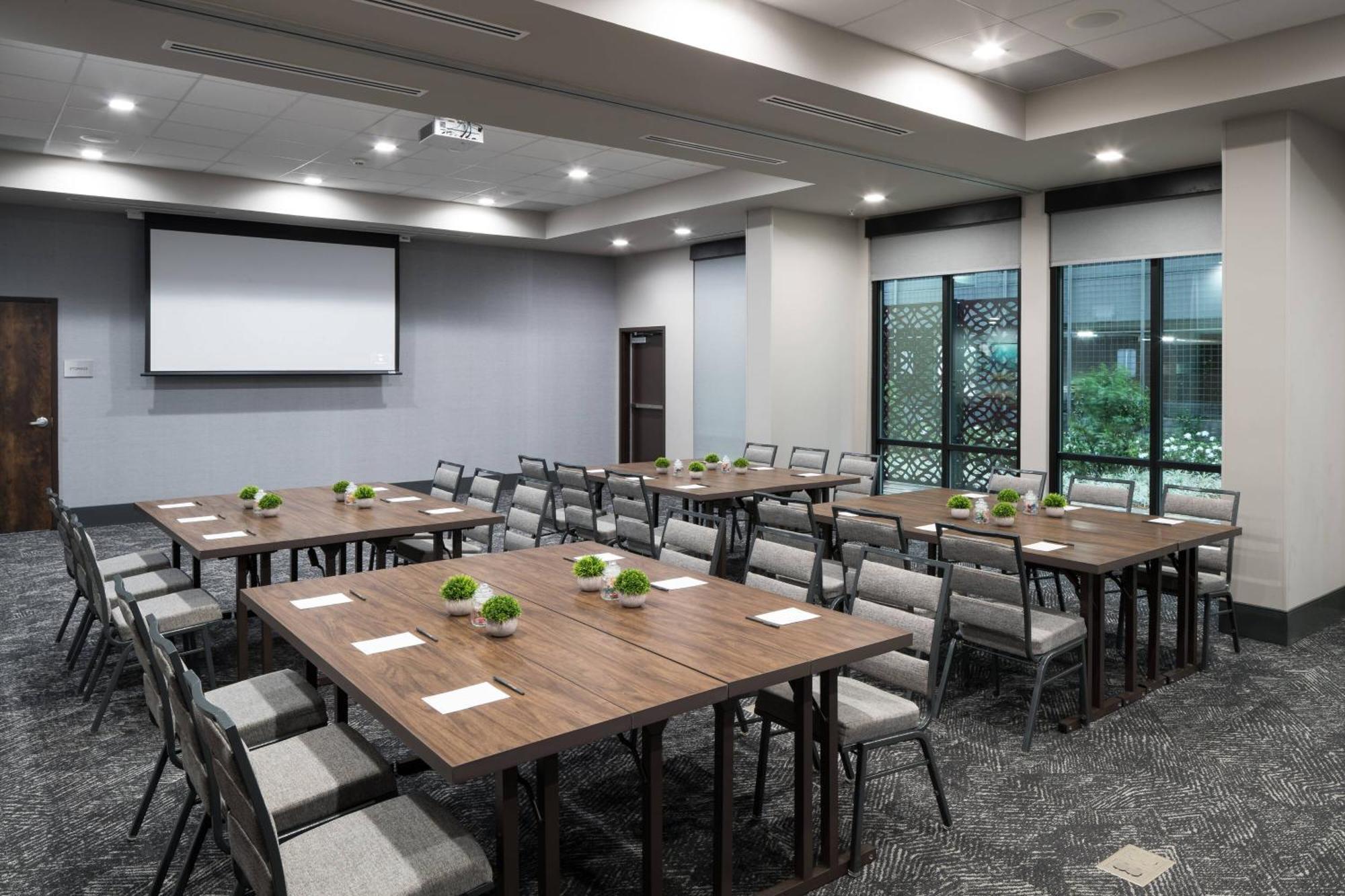 Отель Courtyard By Marriott Houston Heights/I-10 Экстерьер фото