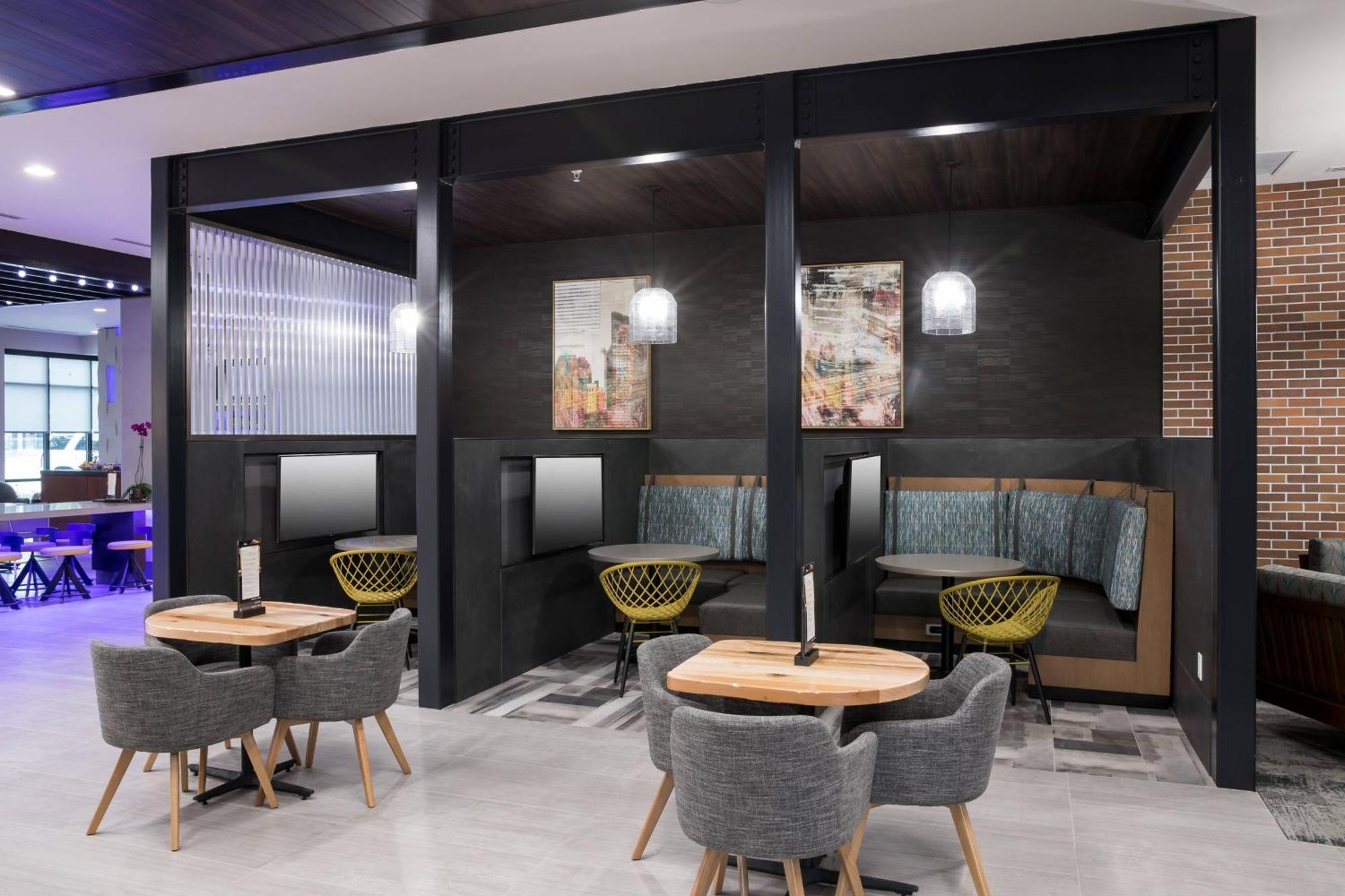 Отель Courtyard By Marriott Houston Heights/I-10 Экстерьер фото