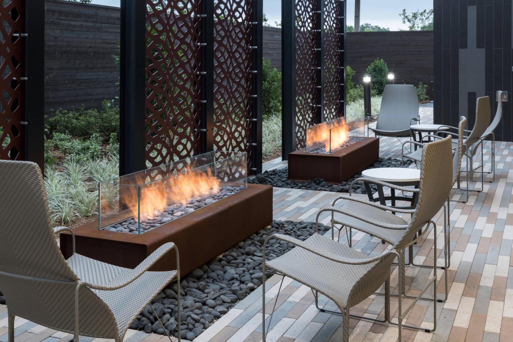 Отель Courtyard By Marriott Houston Heights/I-10 Экстерьер фото