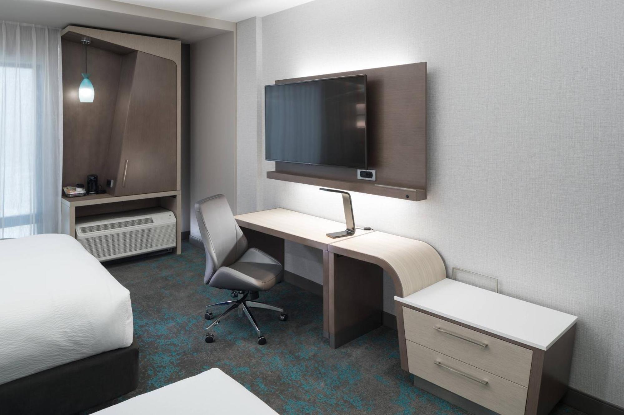 Отель Courtyard By Marriott Houston Heights/I-10 Экстерьер фото