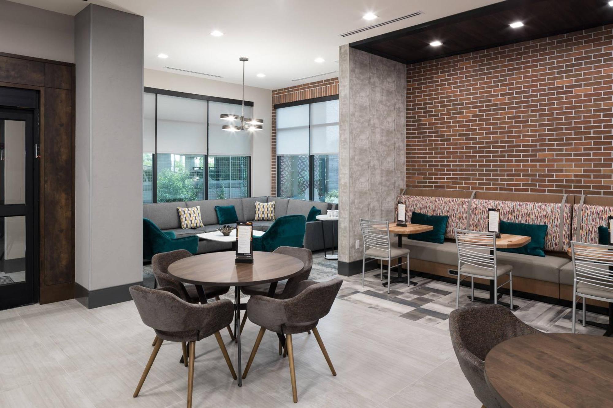 Отель Courtyard By Marriott Houston Heights/I-10 Экстерьер фото